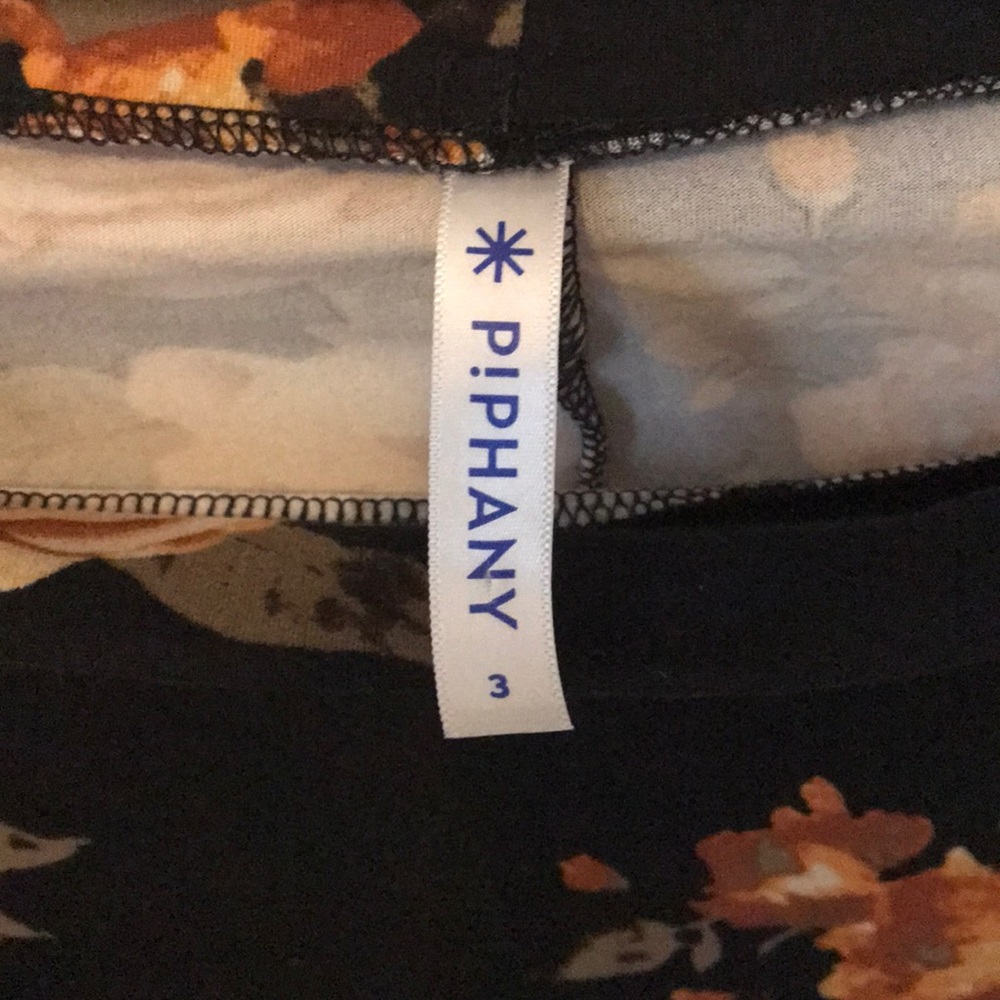 Piphany Floral Top - Picture 2 of 4